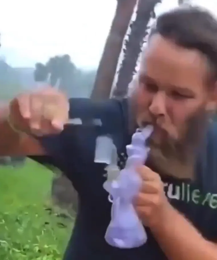 Still from a viral @WeedPorns clip